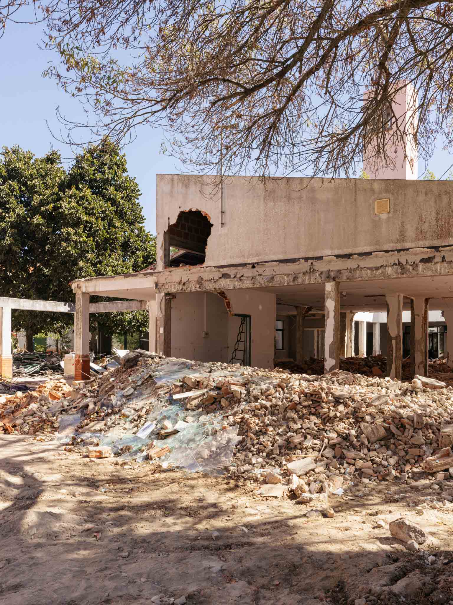 Salão Simão Rodrigues demolido