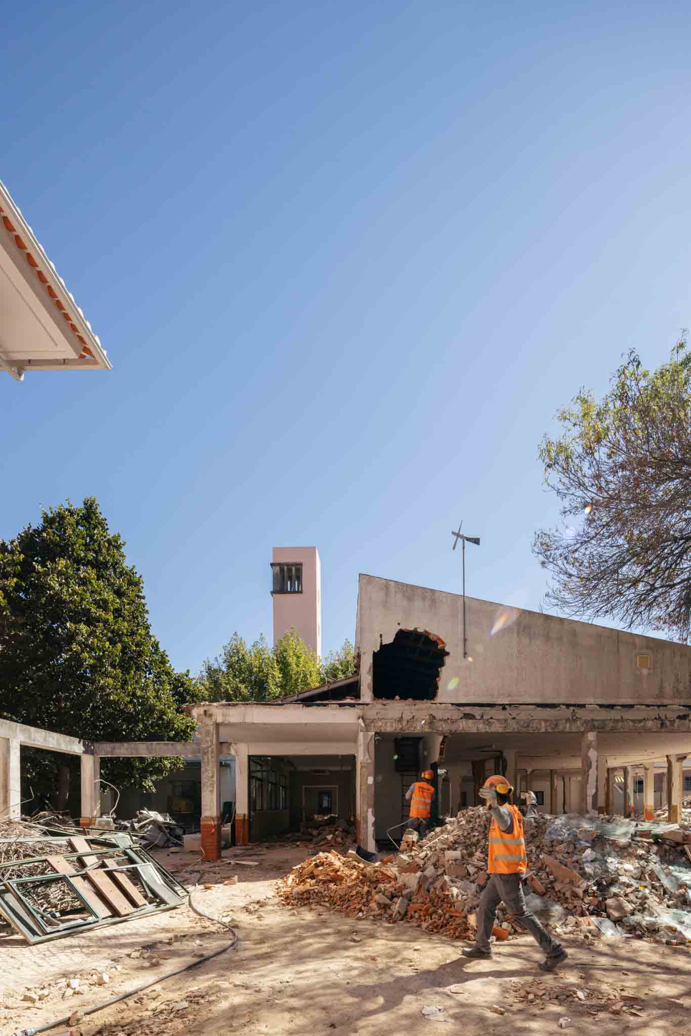 Salão Simão Rodrigues demolido